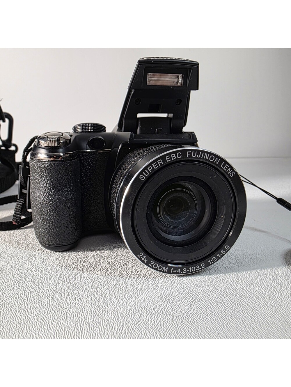 Fujifilm FinePix S4200 14 MP LCD Digital Camera 24X Optical Zoom Tested Bundle